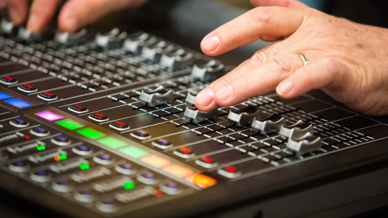 Reverb vs. Delay: How to Use Both to Enhance Your Sound Mix