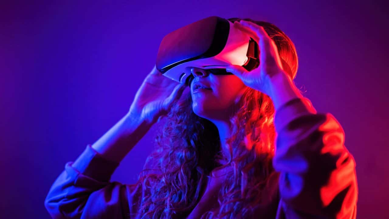 Bridging the Gap: The Role of Virtual Reality in Modern Branding